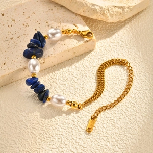 Bracelet doré en acier inoxydable avec lapis-lazuli, perles et pendentif gravé K18