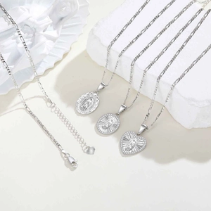 Collier Pendentif Religieux Vierge de Guadalupe pour Femme Cuivre Strass Coeur Ovale Sainte Marie Chaîne Figaro Bijoux