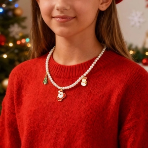 Collier de Noël avec pendentifs Père Noël et sapin sur perles blanches pour les fêtes