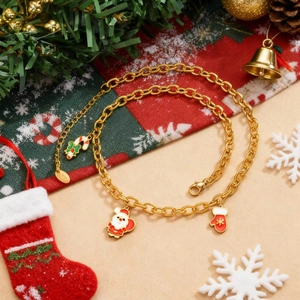 Detail der S925 goldenen Weihnachtskette mit Weihnachtsmann- und Zuckerstangenanhänger