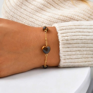 Collier pour femme plaqué or 18 carats avec pierre oeil de tigre en cœur et chaîne corde