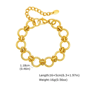Detail of 18K gold-plated oval link chain bracelet with lobster clasp and K18 tag