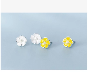 Detail of S925 silver flower stud earrings featuring white and yellow enamel petals