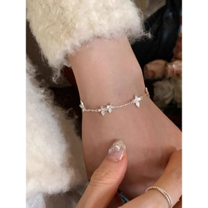 Elegant 925 silver plated flower charm bracelet on wrist with a minimalist jewelry design