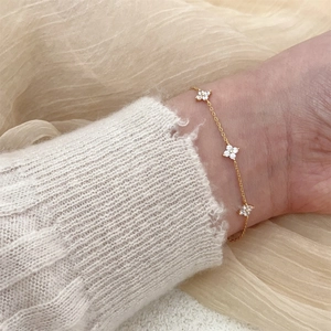 Elegante bracciale a quadrifoglio in argento S925 placcato oro con zirconi brillanti