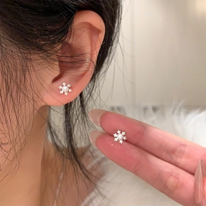 S925 silver snowflake stud earrings with sparkling zircon for women elegant winter jewelry