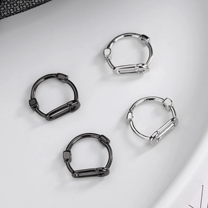 Boucles d'oreilles épingle à nourrice en argent S925 en finitions noir et argenté mat