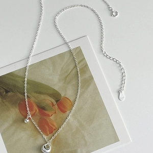 Collier élégant en argent sterling S925 avec pendentif goutte sur carte