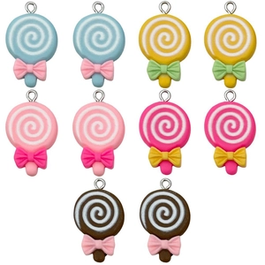 Set di dieci ciondoli a lecca-lecca in resina colorata con fiocchi e anelli per gioielli