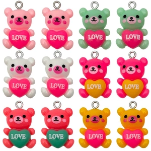 Set di 12 ciondoli a forma di orsetto in resina colorata con cuori LOVE e asole per gioielli DIY