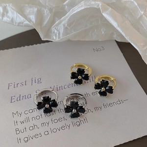 Elegante Schwarze Kleeblatt Ohrringe Herzform Kupfer Vergoldet Schmuck Für Damen Mädchen