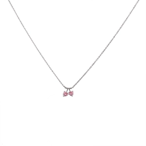 Collier cerise minimaliste avec cristaux de cœur roses sur une fine chaîne en argent