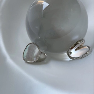Elegante anillo de plata S925 de doble capa con incrustación de concha y diseño minimalista