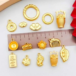 Matte Gold DIY Schmuckanhänger mit chinesischen Wolkenmotiven und Glücksbeuteln