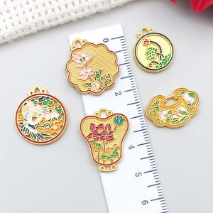 Pendentifs traditionnels chinois en émail lotus et grue pour création de bijoux
