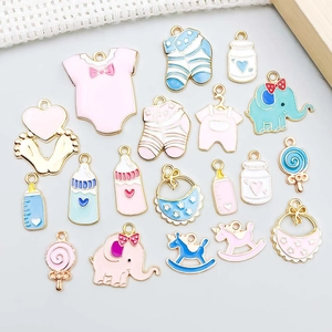 Pack de 30 dijes de esmalte con temática de bebé para joyería DIY en rosa y azul