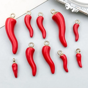 Pendentifs piment en émail rouge avec anneaux dorés pour création de bijoux DIY