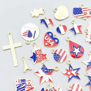 Détails macro de breloques émaillées drapeau américain en forme d'étoile pour bijoux DIY