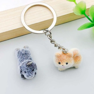 Détail de pendentifs chiots colorés en résine floquée pour bijoux DIY avec anneaux