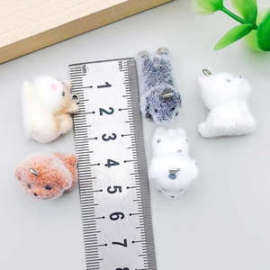 Cinq pendentifs animaux floqués miniatures en couleurs assorties avec règle