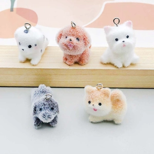 Pendentifs chiots colorés en résine floquée pour bijoux DIY et porte-clés mignons