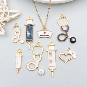 Set de pendentifs médicaux en or KC avec stéthoscope et seringue pour bijoux DIY