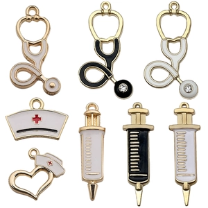 Lot de 8 breloques médicales en émail avec pendentifs stéthoscope et seringue