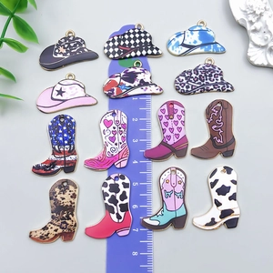 Emaille-Cowboyhut und Stiefel-Anhänger mit Leopardenmuster für DIY-Schmuckherstellung