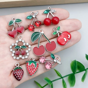 Pendenti colorati a forma di frutta in lega con ciliegie e fragole per gioielli DIY