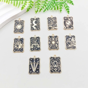 10er Set Goldene Tarot-Anhänger mit schwarzer Emaille für DIY-Ketten und Armbänder