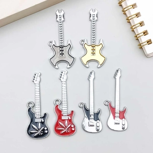 Colgante de Guitarra Eléctrica de Esmalte de Aleación de Zinc Accesorio de Joyería DIY Amuleto de Estilo de Nota Musical para Collar Pulsera