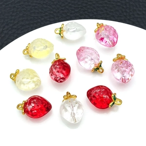 Set di 10 ciondoli a fragola colorati in resina con ganci dorati per gioielli fai da te