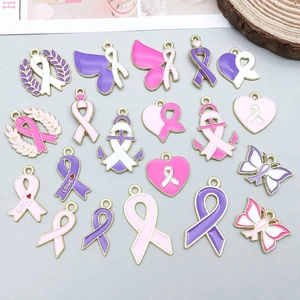 Set di ciondoli colorati in smalto a forma di cuore e fiocco per gioielli fai da te