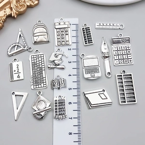 Breloques d'école en argent antique avec livres et papeterie pour création de bijoux DIY