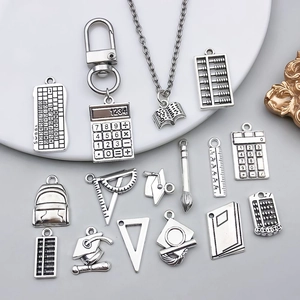 Détails des breloques éducation en argent vintage avec règles et motifs de l'école