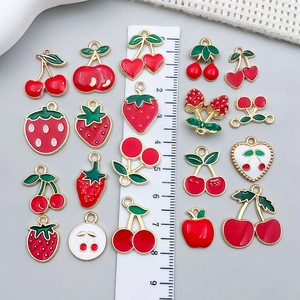 Breloques assorties en émail rouge cerise et fraise pour la création de bijoux DIY