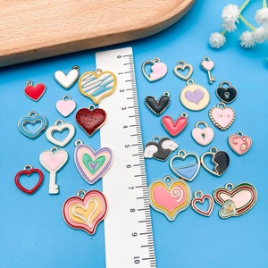 50 stuks kleurrijke emaille hart- en sleutelhangers voor DIY sieraden maken