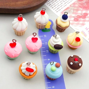 Lot de 10 breloques cupcakes en résine colorée pour bijoux DIY avec boucles métalliques