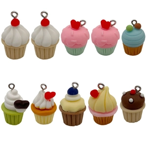 Set de 10 pendentifs cupcakes en résine colorée pour bijoux DIY et colliers