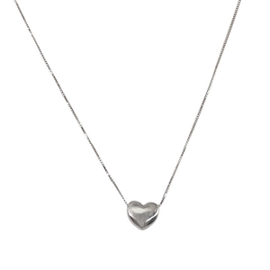 Collier minimaliste avec pendentif cœur argenté poli et chaîne vénitienne fine