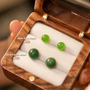 Pendientes de jade Hetian en verde manzana y verde espinaca con broches de plata