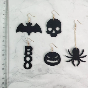 Set de pendientes negros de Halloween con calavera, calabaza y murciélago con ganchos
