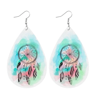 Tropfenförmige Kunstlederohrringe mit Dreamcatcher-Print und Aquarell-Design