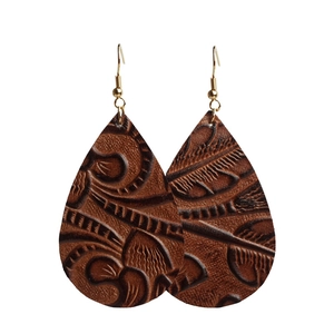 Détails de boucles d'oreilles en cuir en forme de goutte avec motifs gaufrés