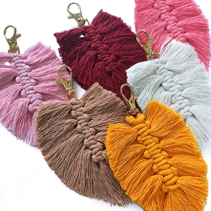 Lot de porte-clés feuilles tissés à la main avec franges et fermoirs dorés en six couleurs