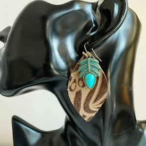 Boucles d'oreilles vintage en cuir gaufré avec pierre turquoise et détails en bronze