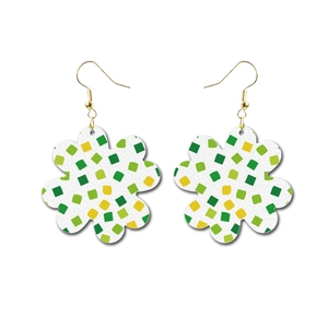 Boucles d'oreilles fleuries Saint-Patrick avec motifs géométriques vert et jaune pailleté