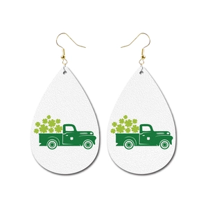 Pendientes de cuero sintético para San Patricio con diseño de camión vintage verde y trébol