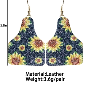 Böhmische Lederohrringe mit Sonnenblumenmuster, Goldhaken und blauem Hintergrunddesign
