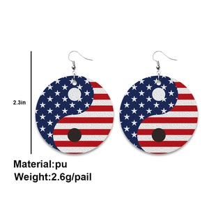 Pendientes ligeros de cuero PU de 2,3 pulgadas con bandera de EE. UU. y Yin Yang para el 4 de julio